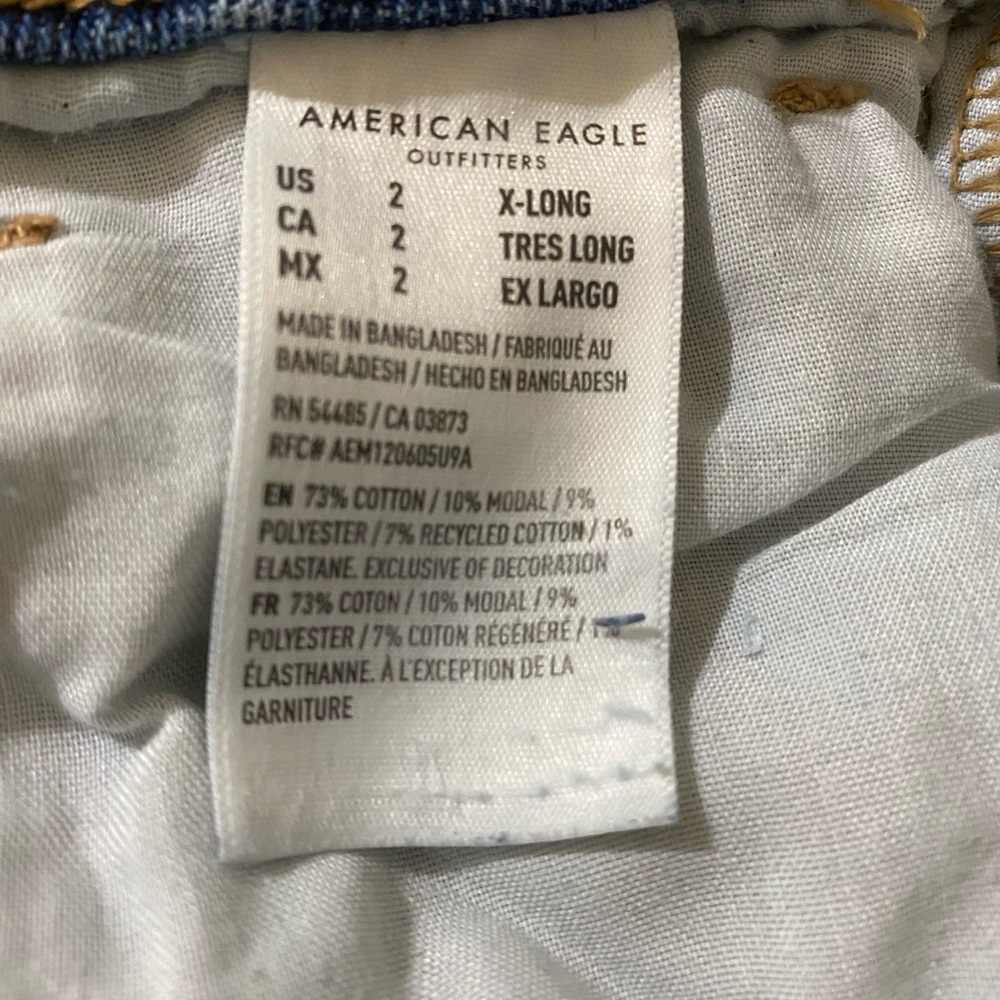 American Eagle Tomgirl Medium Wash Button Tab Straight Leg Jeans Size 28” - Picture 15 of 15